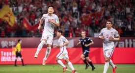 VAR争议再现！最后时刻点球改判，葬送某队出线希望。